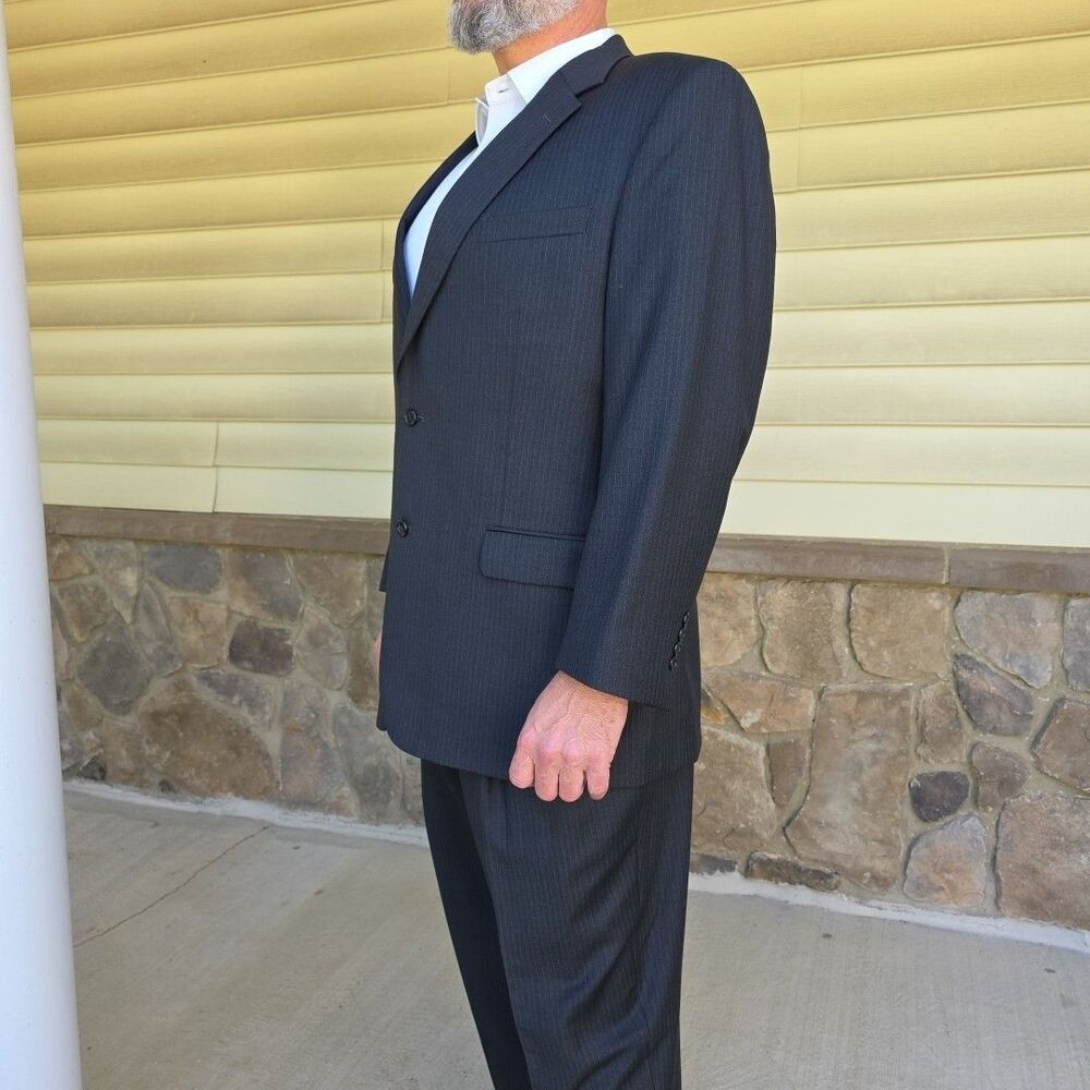 Jos A Bank 2B Signature 2 Piece Charcoal Pinstripe Suit 46R Pants 41x29 Wool